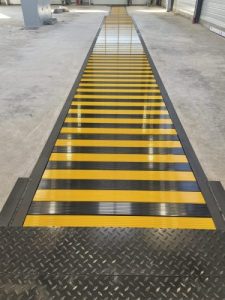 La couverture Aluminium motorisée 25 tonnes/m² La solution la plus performante et sécurisante du marché: résistance exceptionnelle et durabilité maximale.