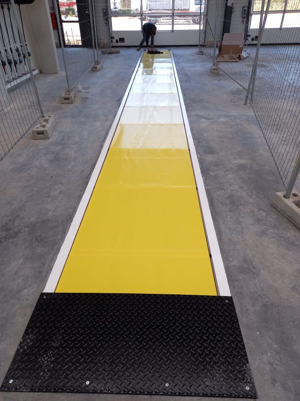 La Bâche PVC manuelle Une alternative accessible et rapide à mettre en place.